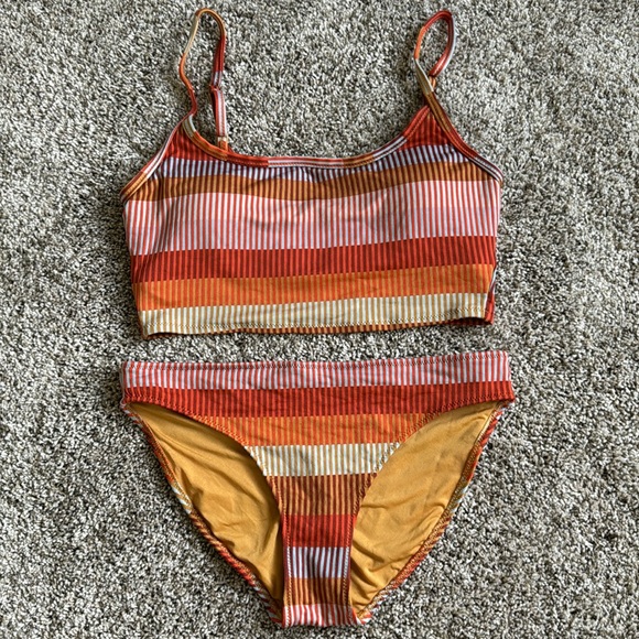 Aerie swim top and bottom size medium - Picture 1 of 2
